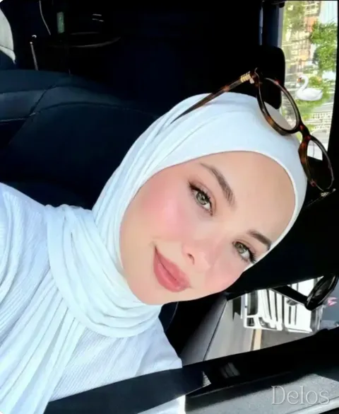 Mesbehi Ryhab، موديل تصوير, مضيفة استقبال في Tunis: الصورة 5 من 8